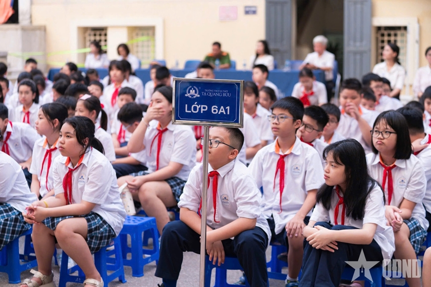 Hà Nội: Hơn 2.000 học sinh THPT được phổ biến kiến thức an toàn giao thông